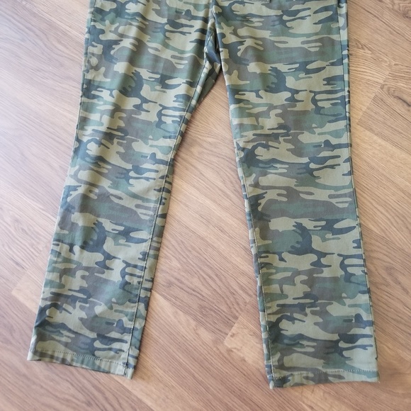 Camouflage Chino Pants - Picture 4 of 6